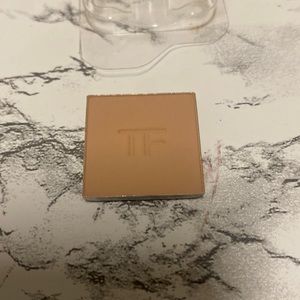 NWOB Tom Ford single eyeshadow- 02 blonde venus 
Sold in pan, no compact